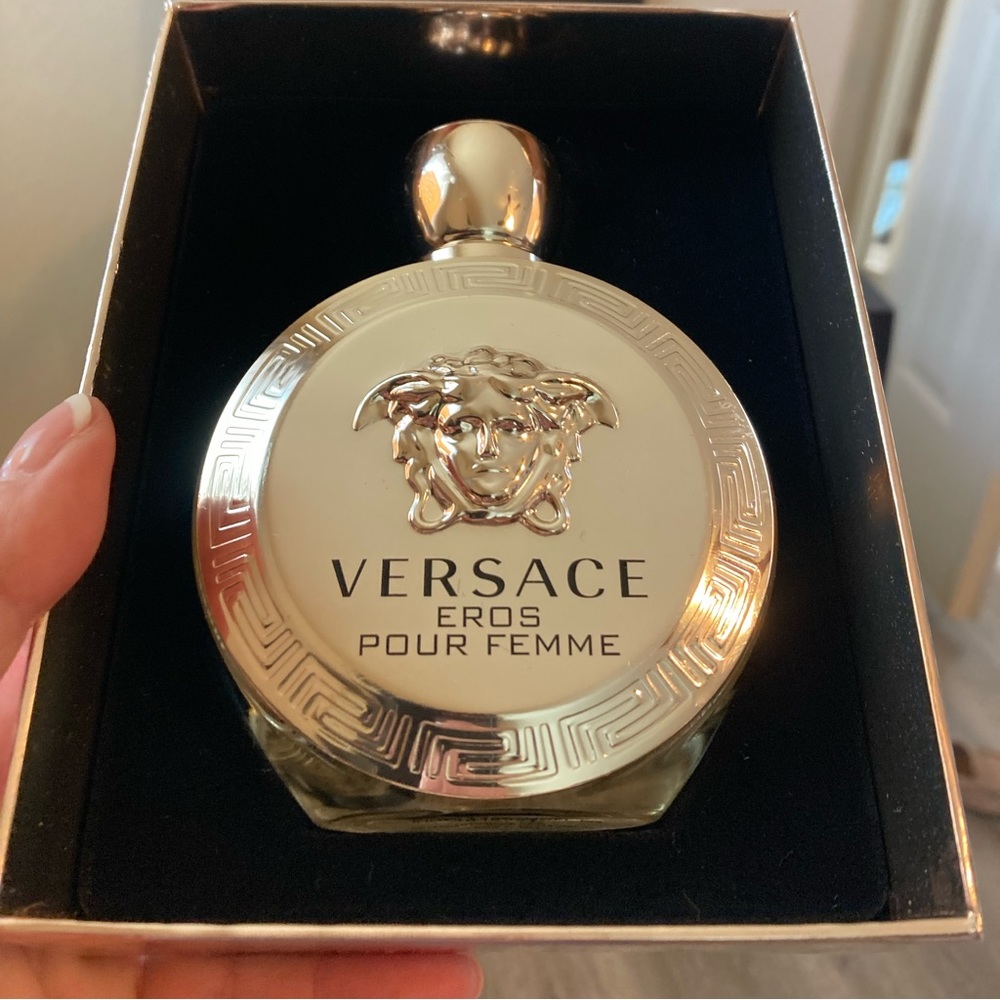 Versace Eros Pour Femme 80% full. Box included. See photos.